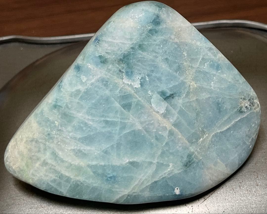 ［青水色　ガラス質］　入りコン沢翡翠156g 糸魚川　ヒスイ　ひすい