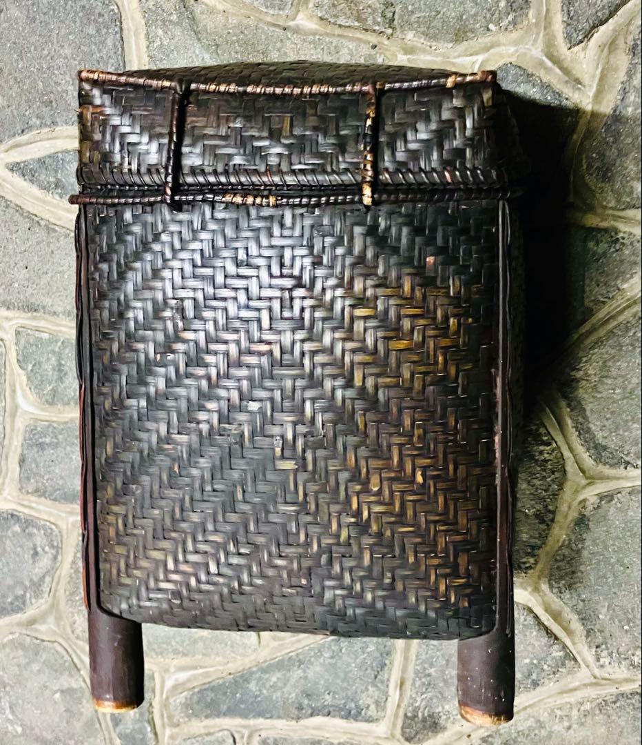 高級アンティーク品 古道具 タイ〜ラオス 竹製編み籠 蓋・脚付カゴ 大きめ