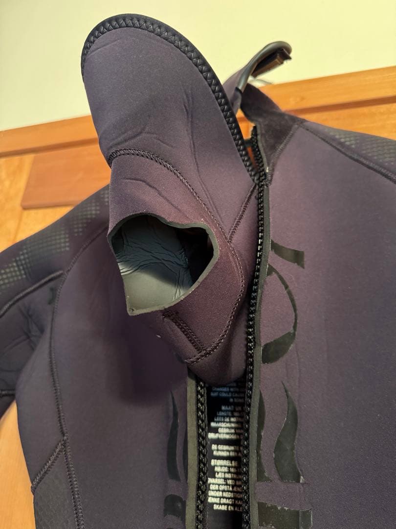 新品 Fourthelement フォースエレメント 7mmウェットスーツ