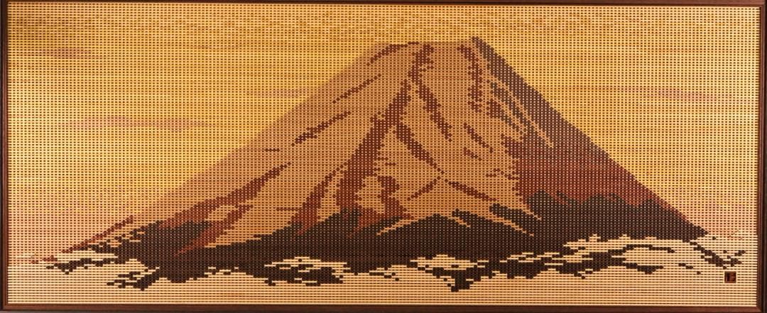 【真作】　BK277　塩澤正信 「 赤富士 」　組子工芸　希少木　黄布　タトウ