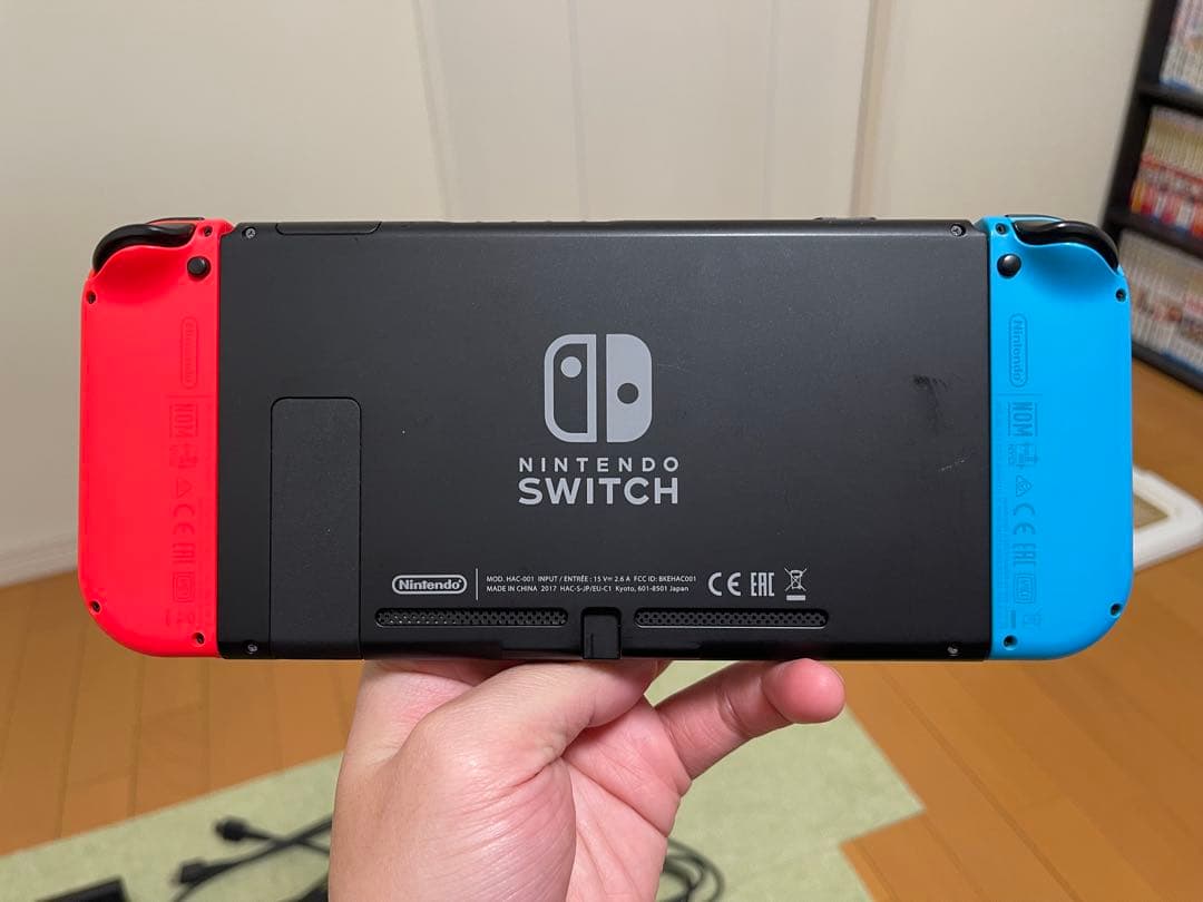 Switch本体　周辺機器　オマケ(純正ケース&縦型充電スタンド)
