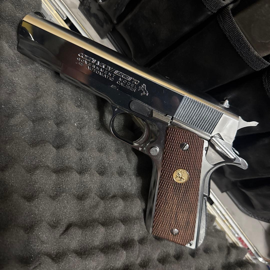 コルトガバメント 1911 クロームモデル