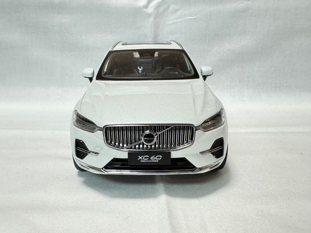 ボルボ XC60 1/18スケールミニカー