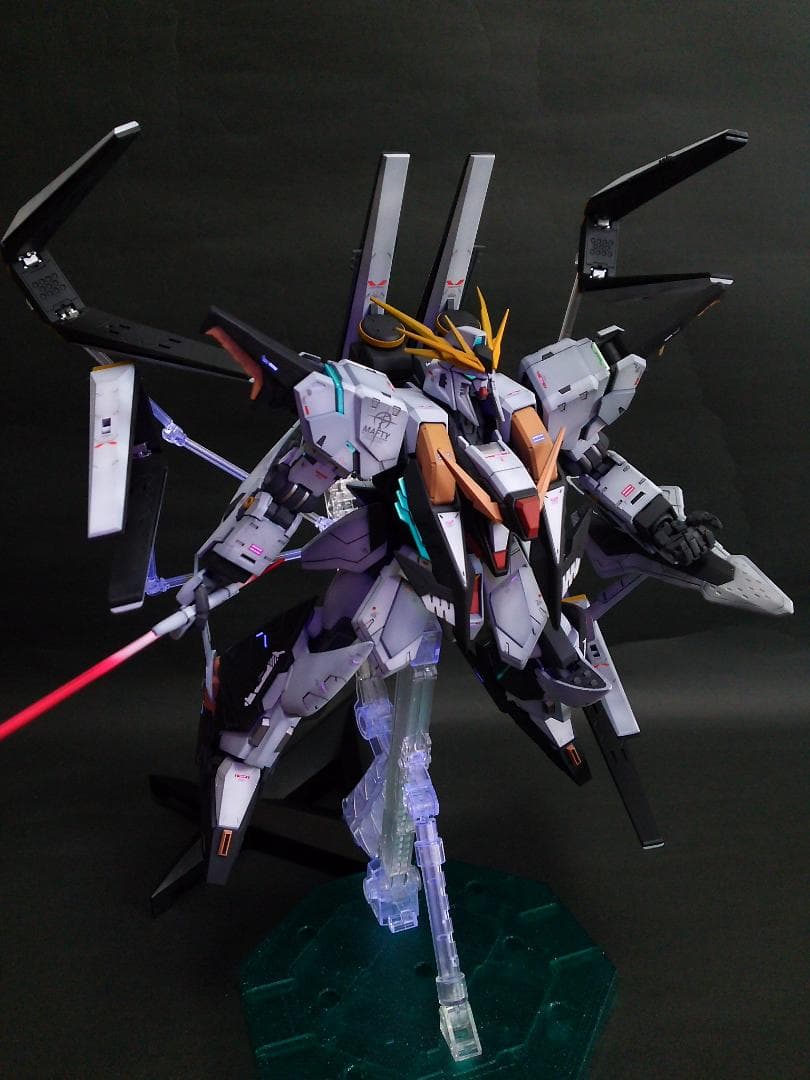 MG ニュークスィーガンダム  完成塗装品