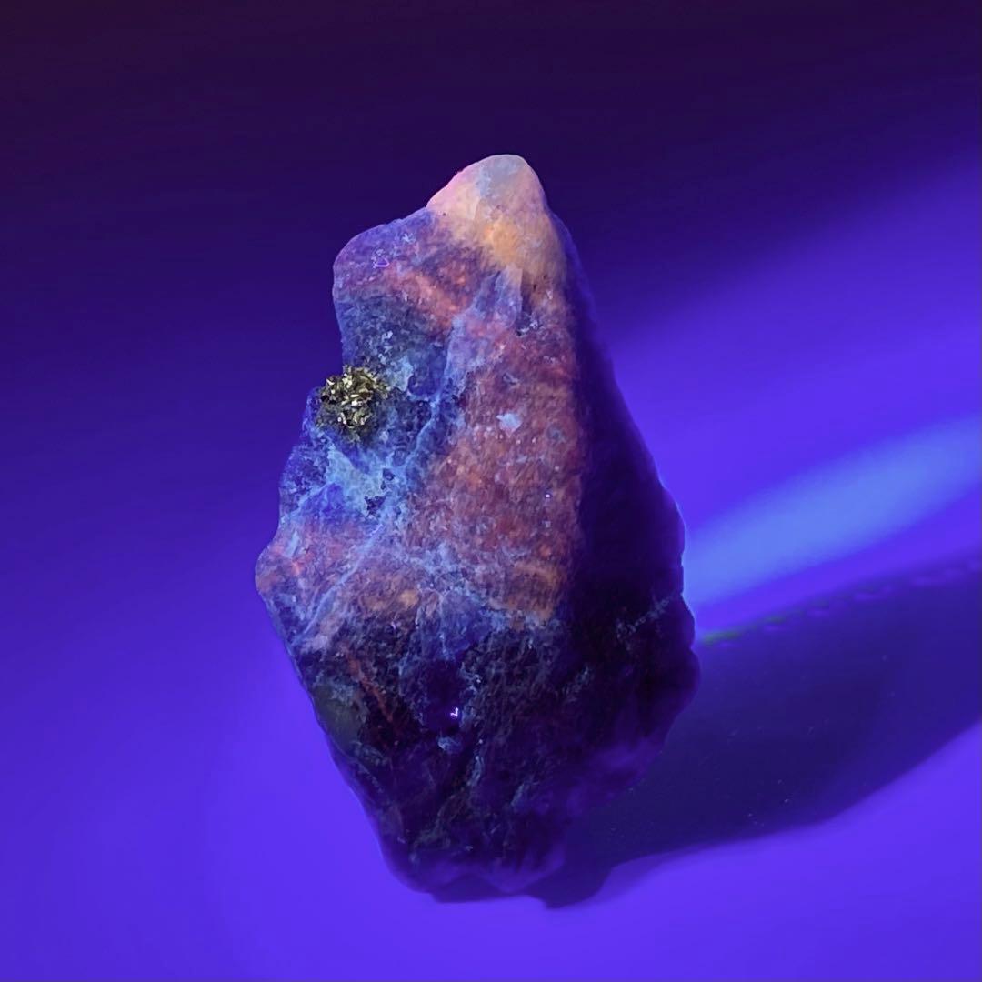 アフガナイト　パイライト　鉱物標本　原石　天然石　ストーン　蛍光　カラーチェンジ