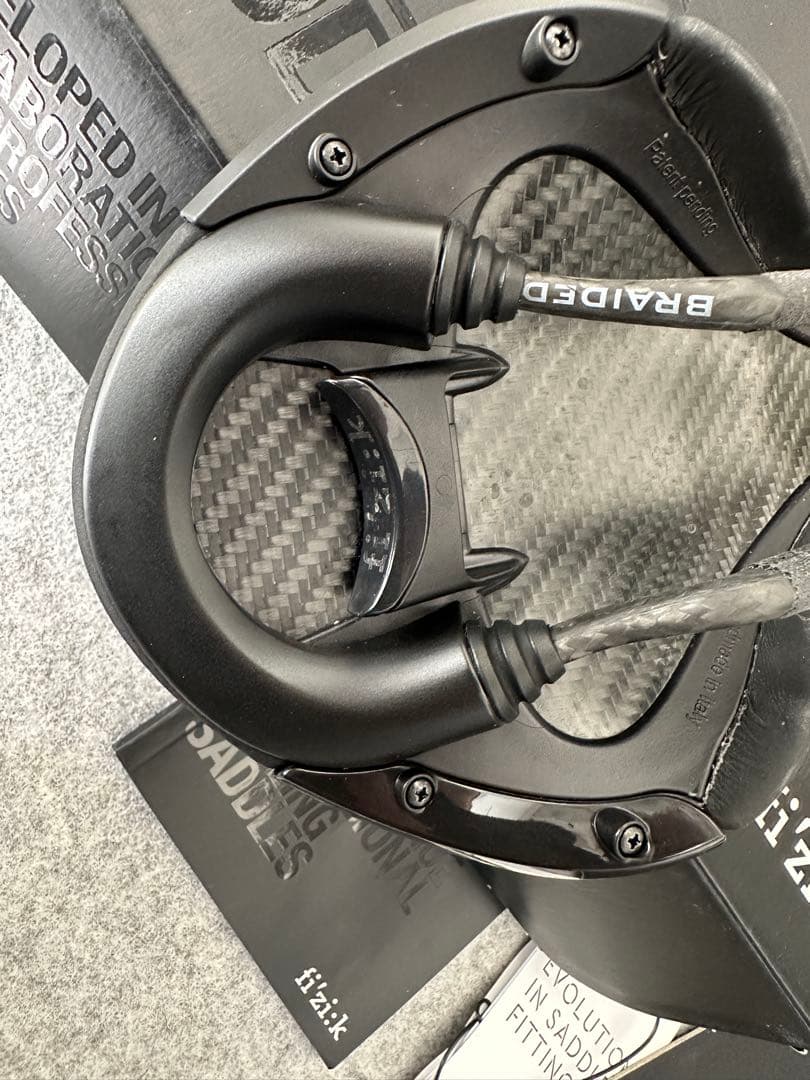 fizik ALIANTE フィジーク　アリアンテ R1 カーボン　サドル