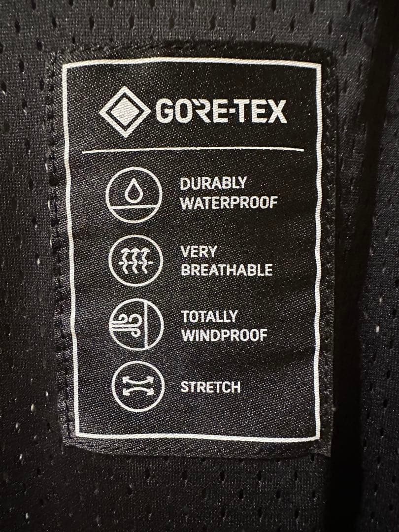 VOLCOM【ほぼ新品】人気カラー ジャケット／試着のみ・正規品