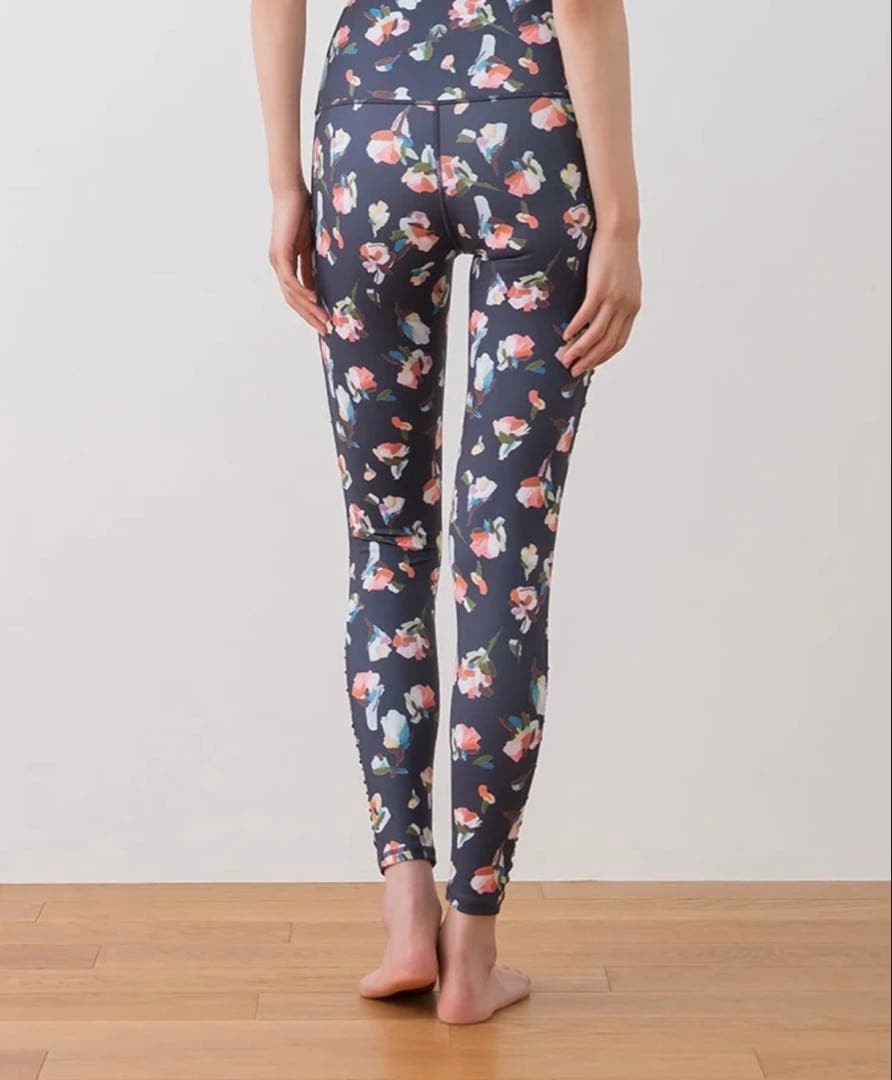 専用！新品未使用♡LAVA限定♡SUKALA ローズプリントレギンス　M