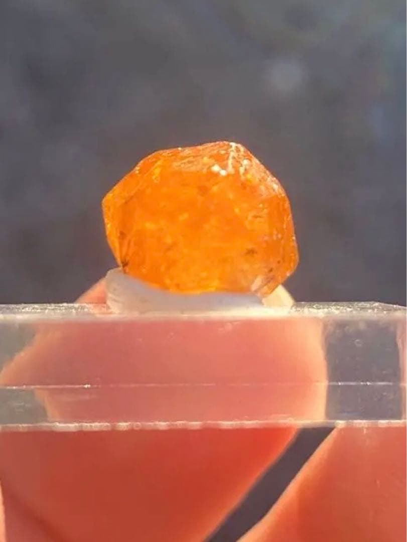 マンダリンガーネット　結晶　原石　鉱物標本　タンザニアLoliondo産　宝石質