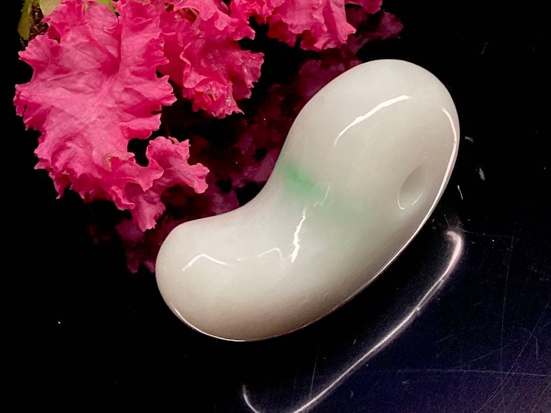 ✳業者様へ‼️premiumシリーズ　糸魚川翡翠勾玉　鑑別書無しの最安値　本物を‼️