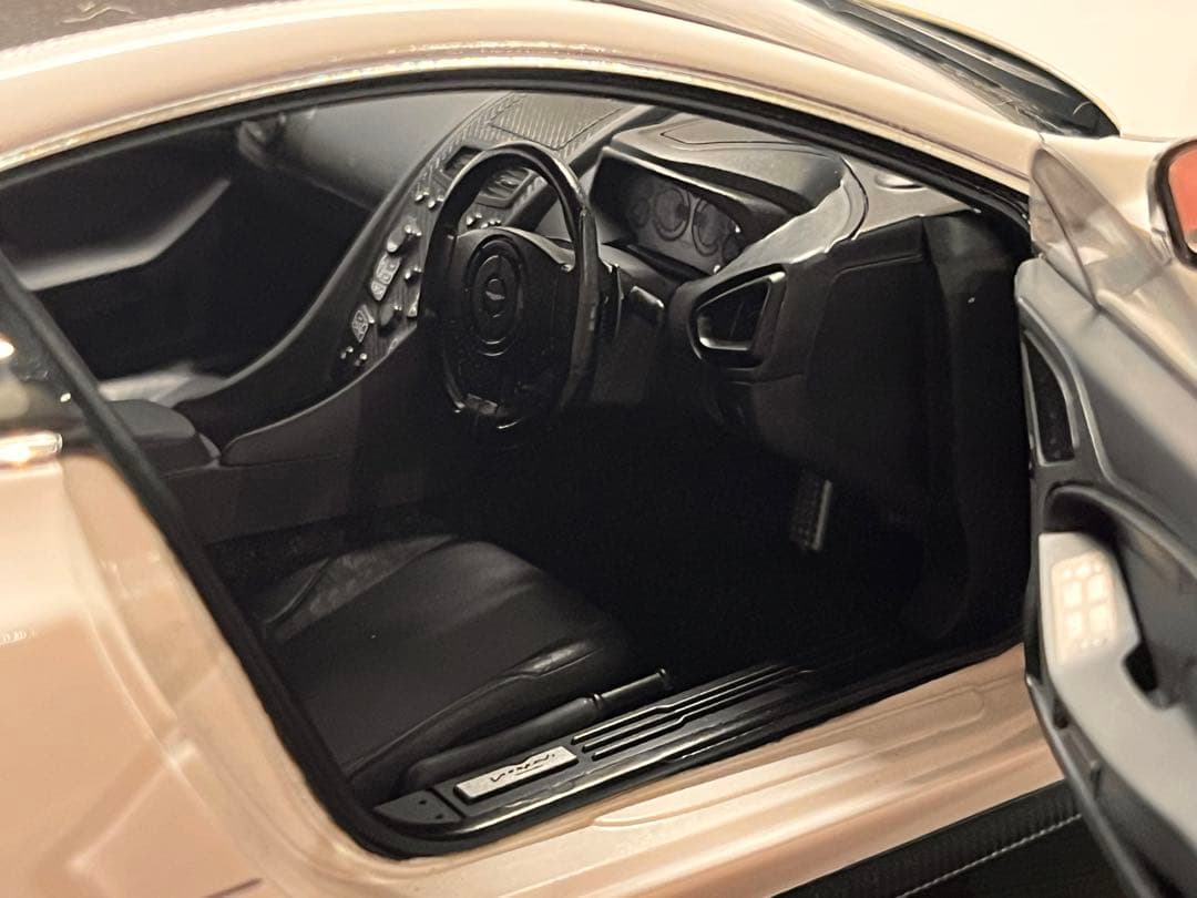 オートアート 1/18 アストンマーチン ヴァンキッシュ