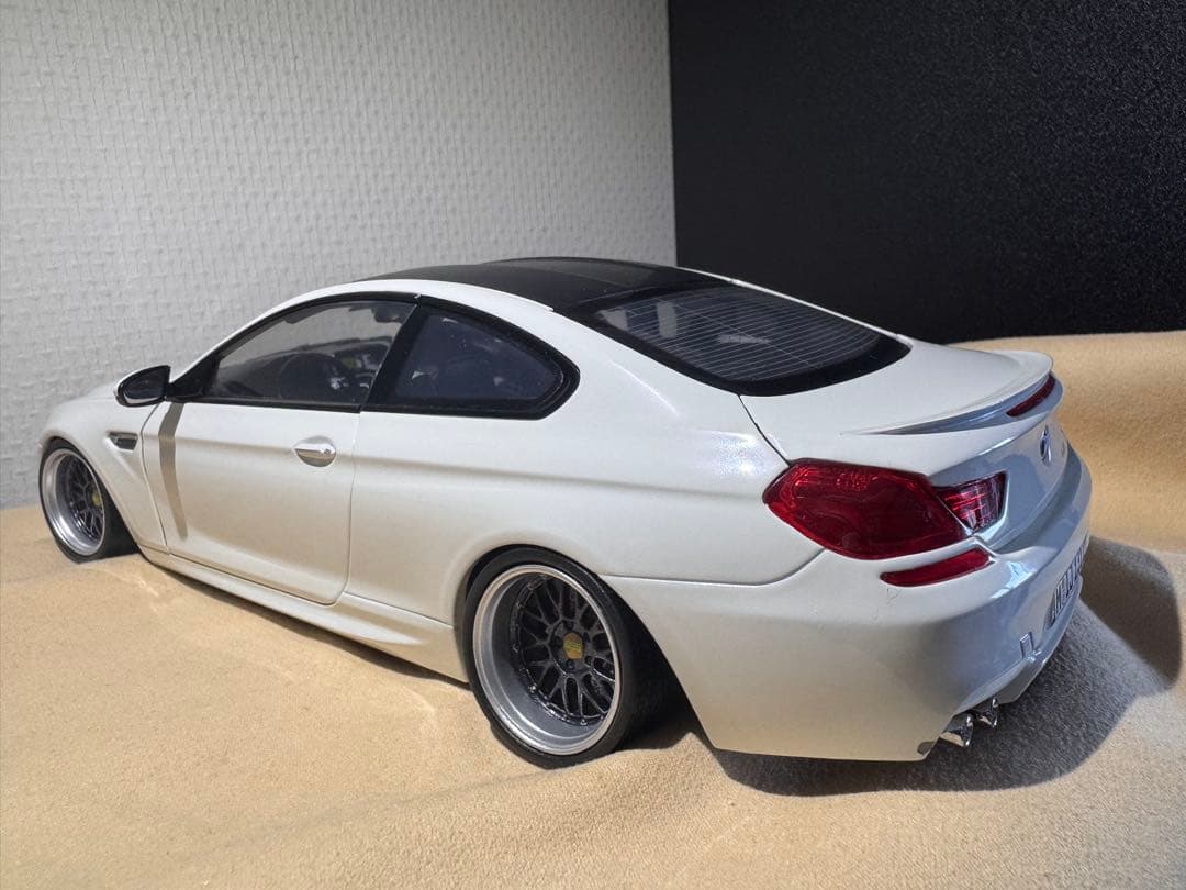  M6 ホワイト ミニカー