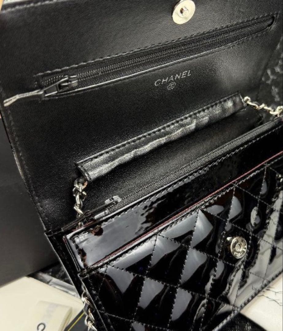 ノベルティ Chanel チェーンウォレット パテントレザー