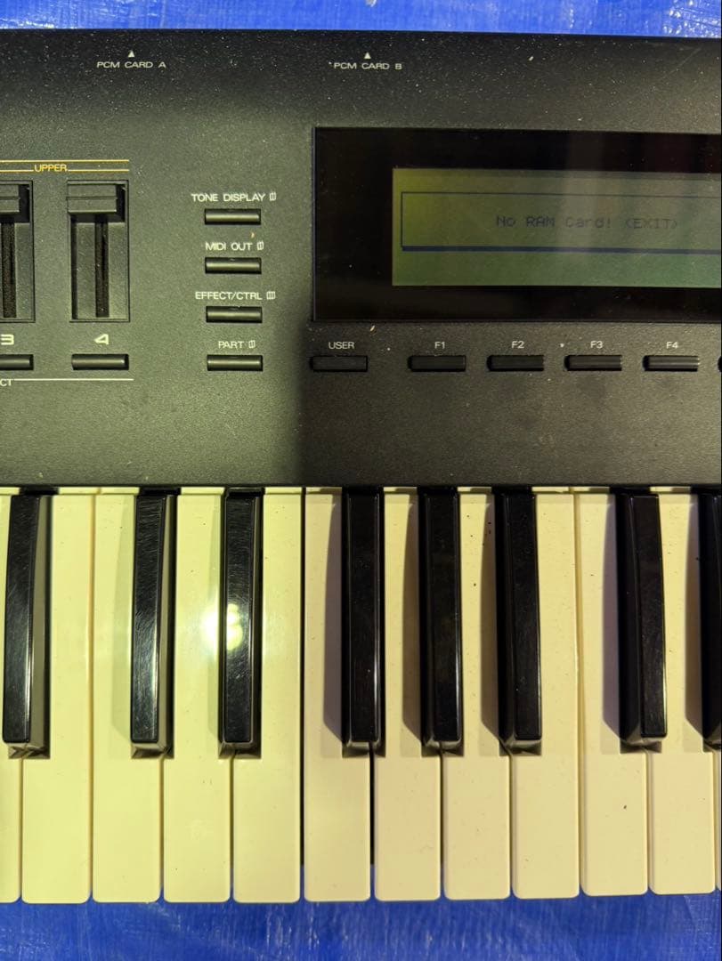 ka5 ローランド D-70 AB97109 シンセサイザー キーボード