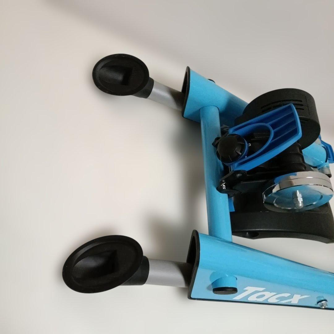 TACX 『Satori Smart』　ローラー台　ライトブルー