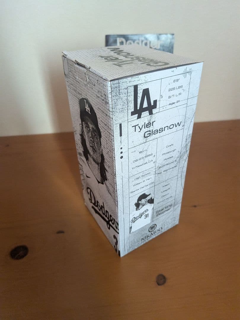 タイラーグラスノー　ボブルヘッド & Dodger Insider雑誌