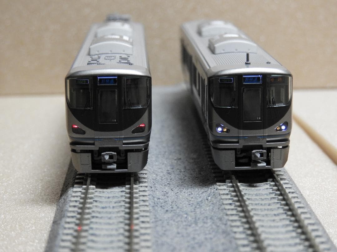 KATO 225系新快速8両 223系4両　注意あり