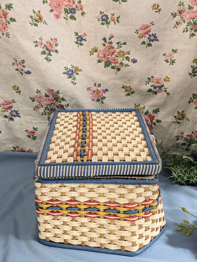 イギリス アンティーク ソーイングバスケット 青赤黄色