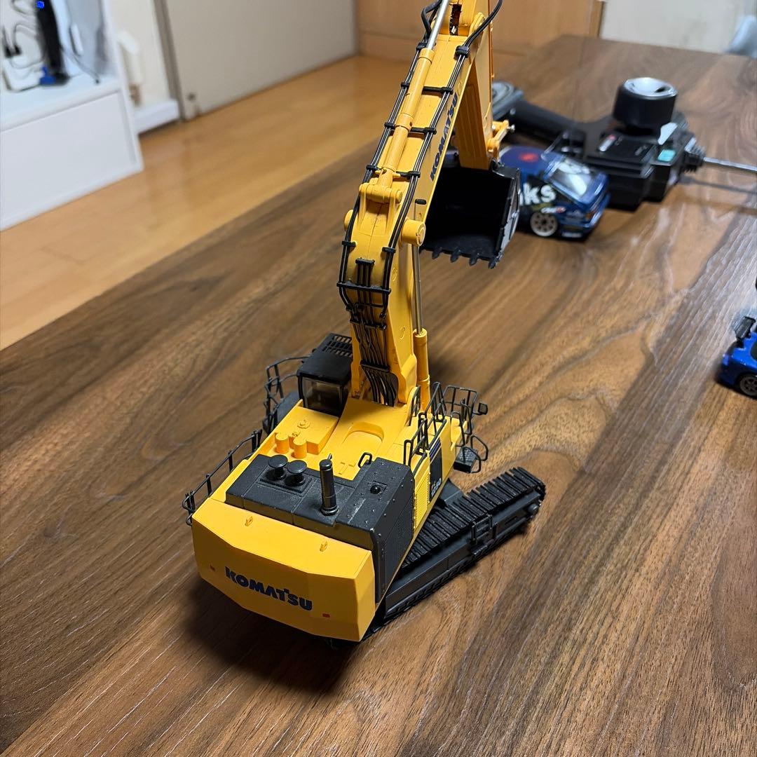 京商の1/50スケール、コマツ油圧ショベル「PC1250-8」のラジコンです