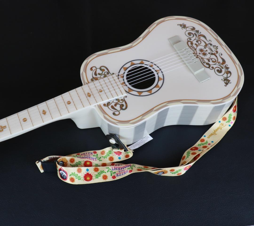 ディズニー　ピクサー　リメンバーミーCOCOギター　ポップコーンバケツ