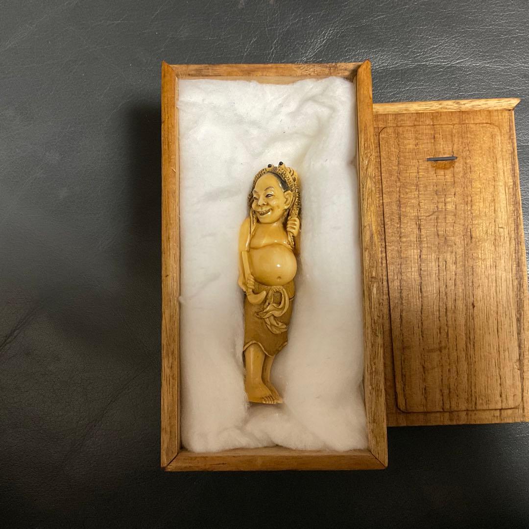 蛸に海女牙彫根付　箱付