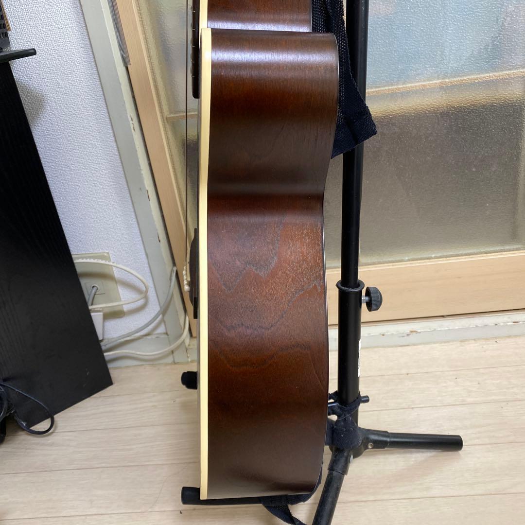 Art & Lutherie Legacyカッタウェイ バーボンバースト