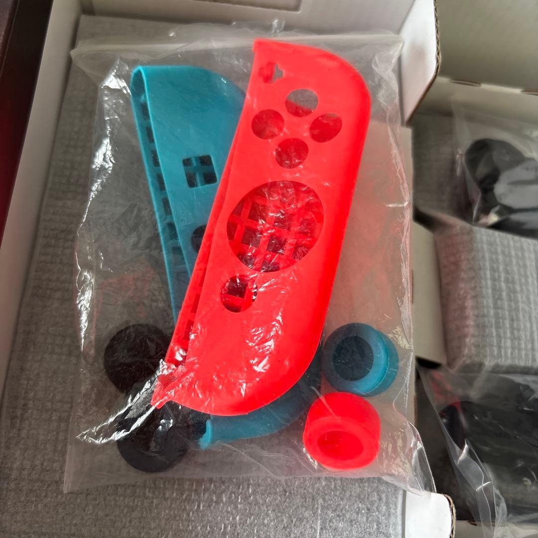 【超美品】Nintendo Switch 本体 青/赤 ジョイコン付き