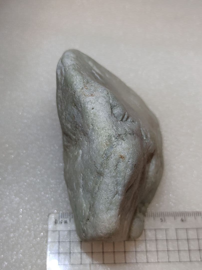 糸魚川産 翡翠原石 糸魚川らしい優しい雰囲気の翡翠原石 A貨です。416g