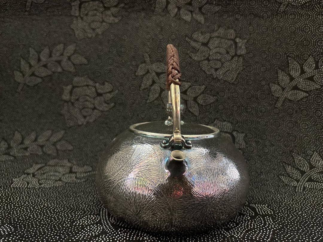 純銀製 丸形 菊摘 口打出湯沸 銀瓶 煎茶道具 重量1387g