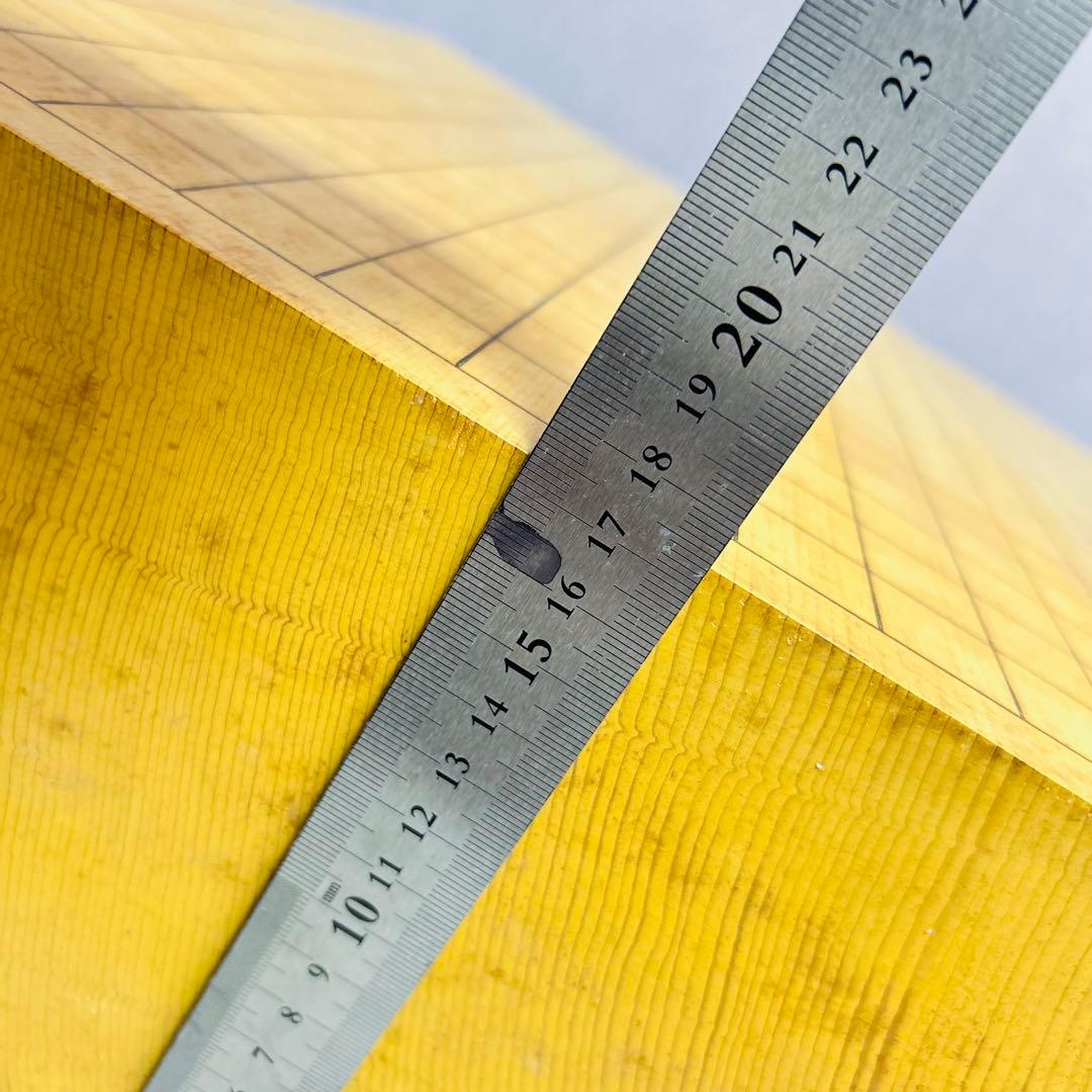 【送料無料】高級 国産 極厚 5.7寸 囲碁 本榧 柾目 目が繊細 ヘソ 脚付き