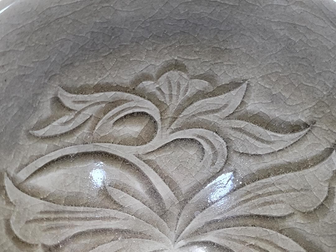 青磁 陰刻 花紋 茶杯 宋元時代 幅約10.2cm