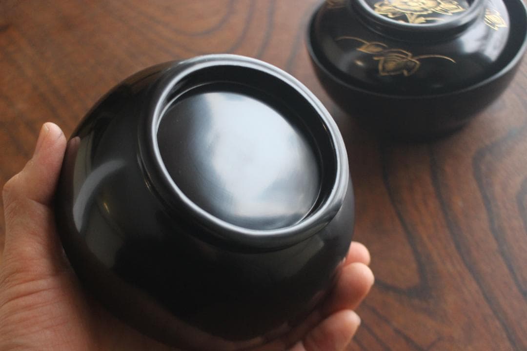 極小保管傷1箇所のみ！時代黒漆に牡丹沈金の映えるお椀２点（検輪島塗沈金椀