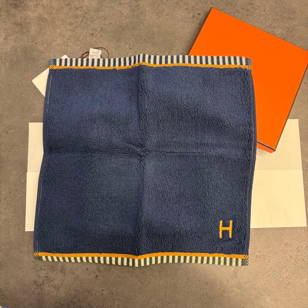 【未使用】HERMES ハンドタオル　カレ・タオル 《ヴィス・ヴェルサ》