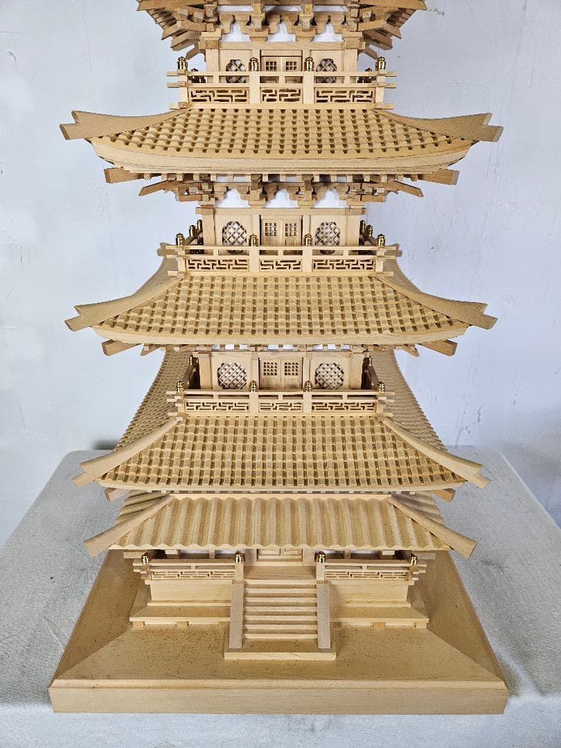 彫刻家 黄賢富 作 五重塔 総檜製 緻密彫り 木製 天然木 置物 オブジェ 大型