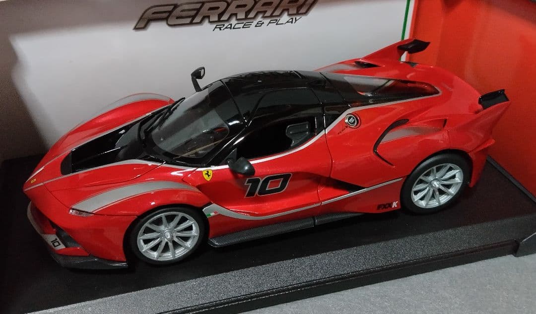 絶版BBurago Ferrari FXX K 1/18 ダイキャストカー