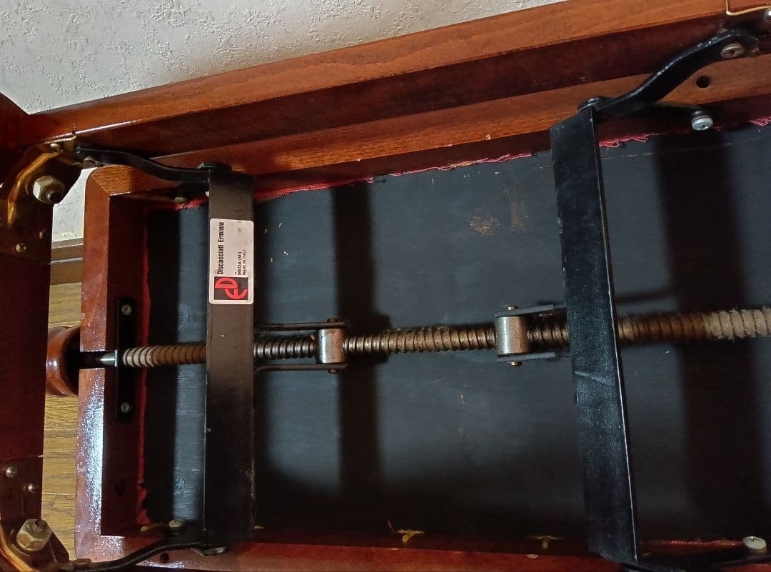 ディスカチャーチ 中古ピアノ椅子 猫脚 赤茶色