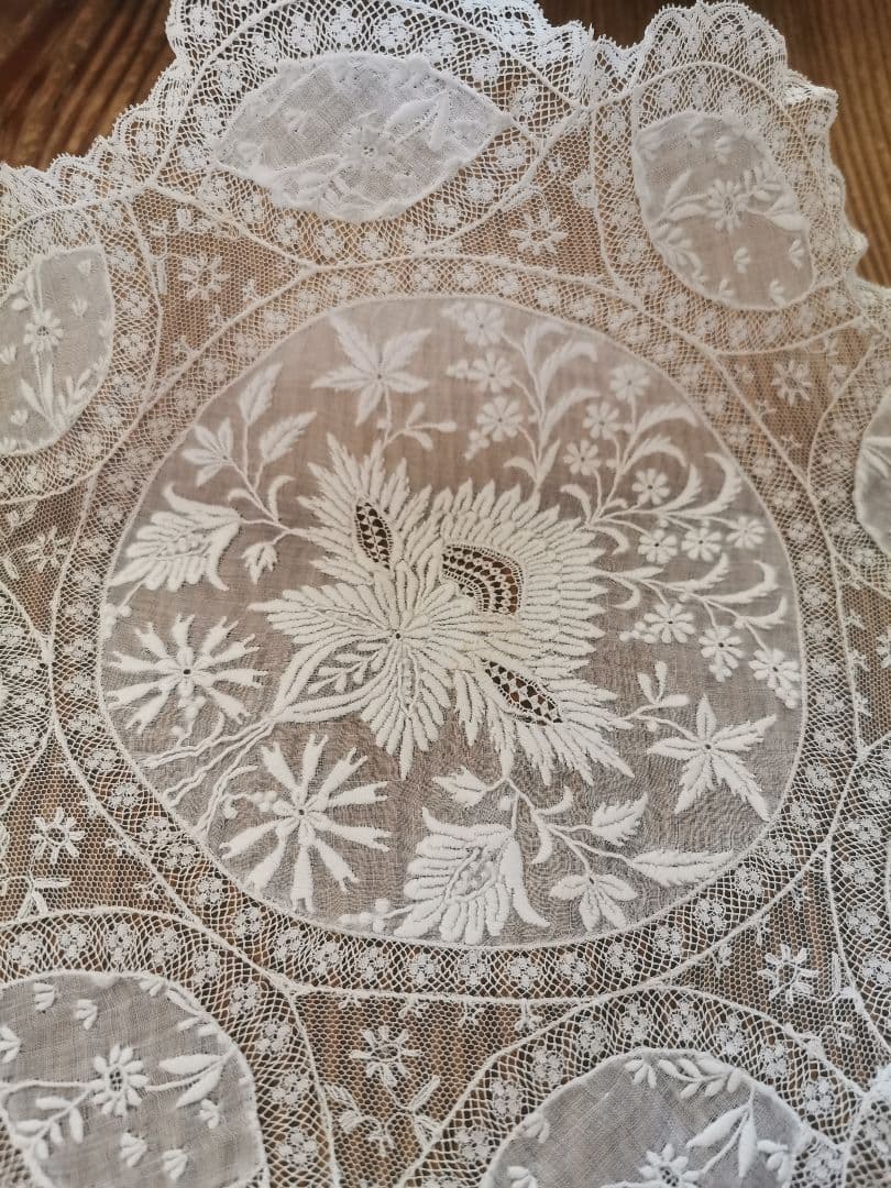 アンティークフランス ノルマンディーレース 花型ドイリー アイリッシュリネン風