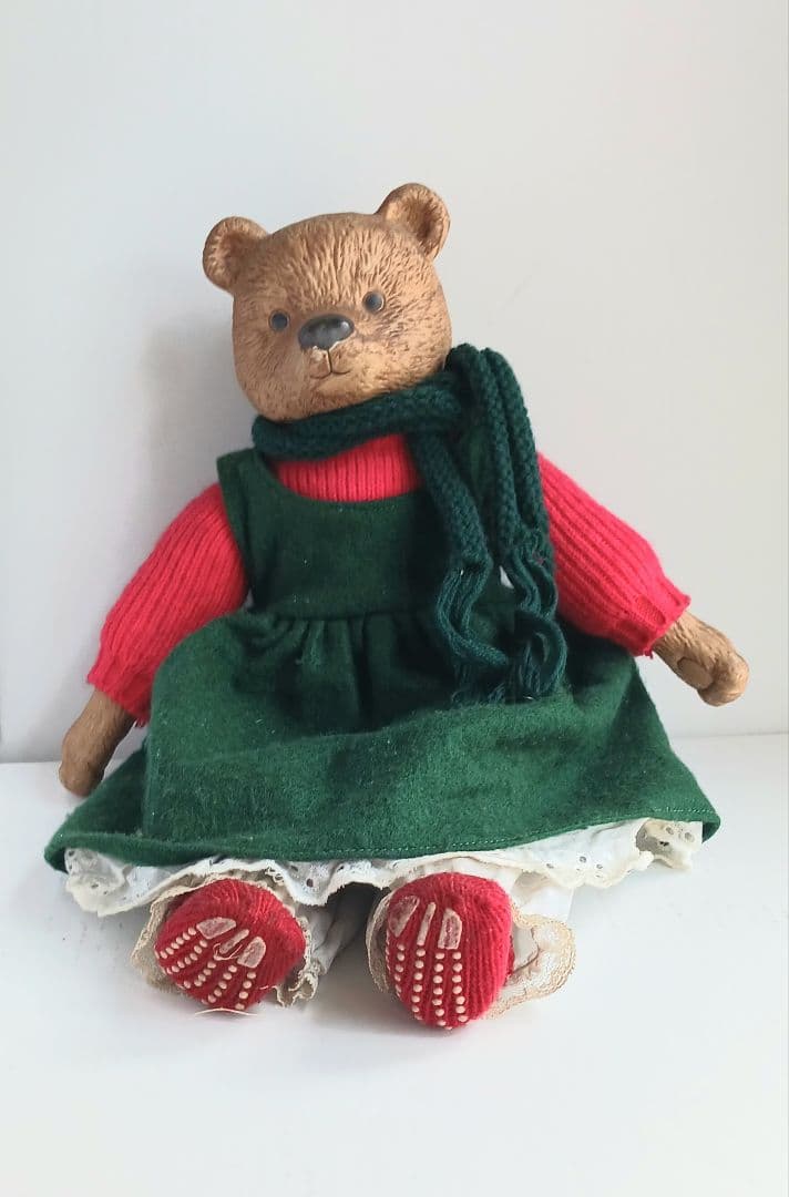 英国　ロンドンの　ASQUTTHSのテディベアとC,R,Hインターのテデイー