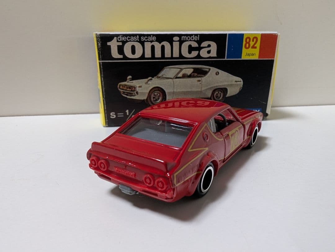 トミカ 82 日産 ミニカー 赤
