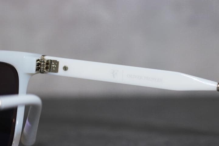 オリバーピープルズ × ロジャーフェデラー R-9 サングラス ホワイト