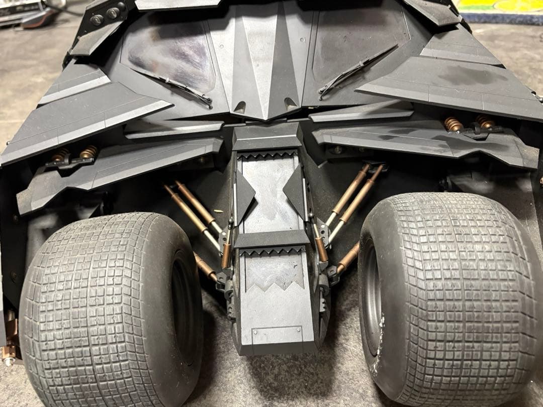 『バットマン ビギンズ』バットモービル　ホットトイズ製　1/6スケール・ビークル