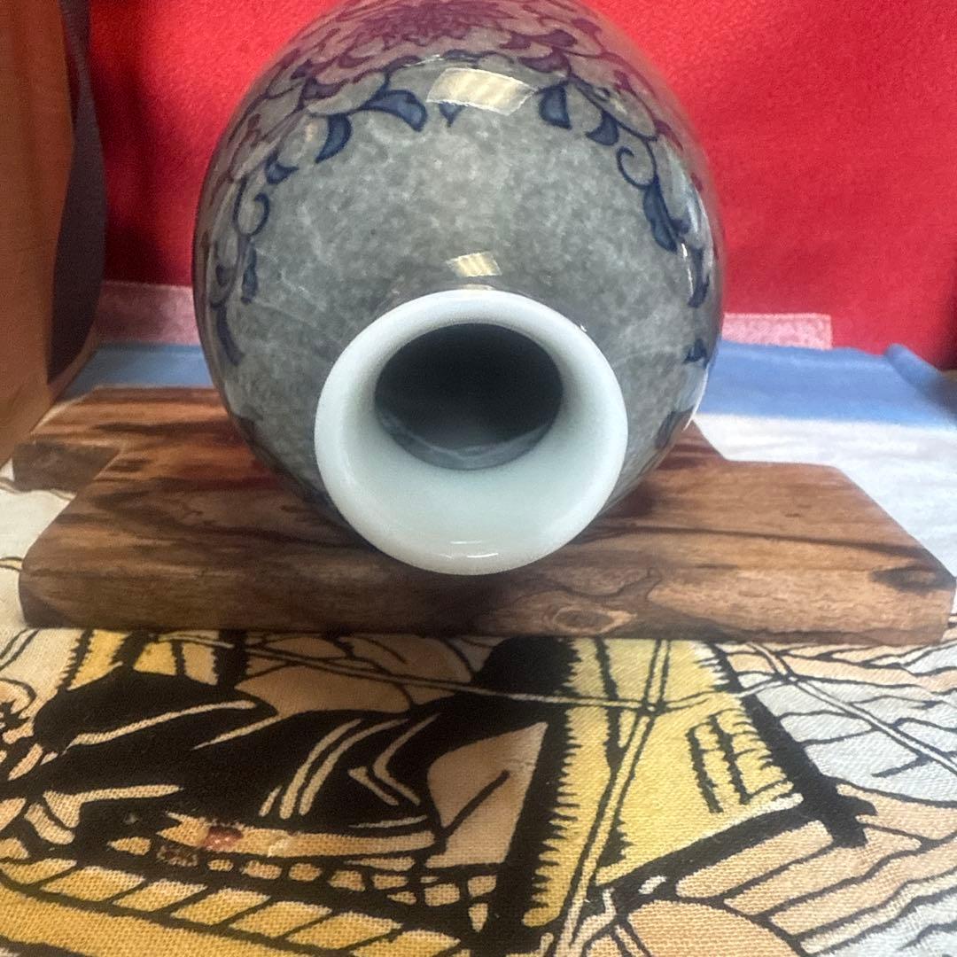 人間国宝13代今右衛門本人作高台彫印色鍋島吹墨薄墨草重ね花文共箱付き