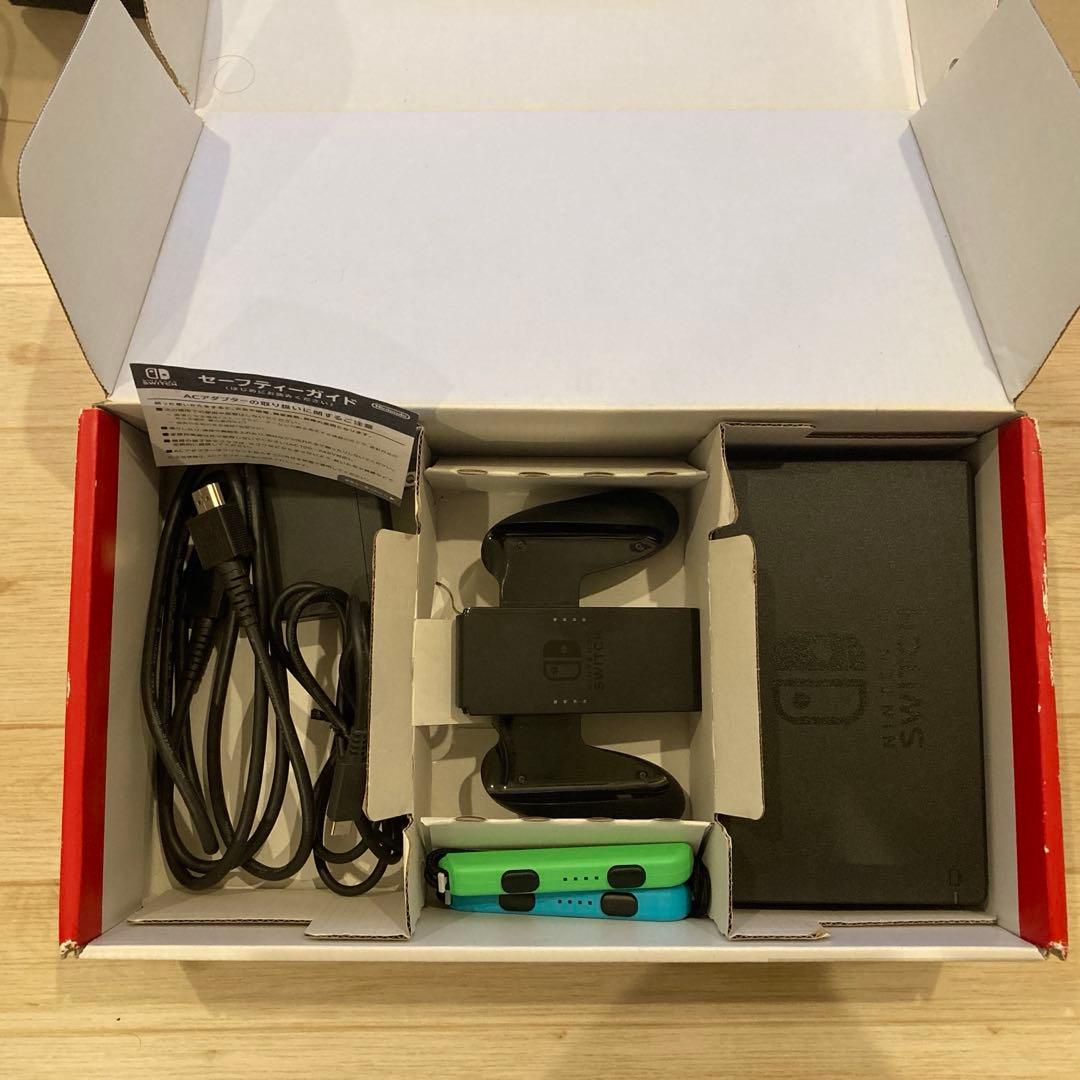 Nintendo Switch 本体＋Joy-Con（青・緑）、付属品