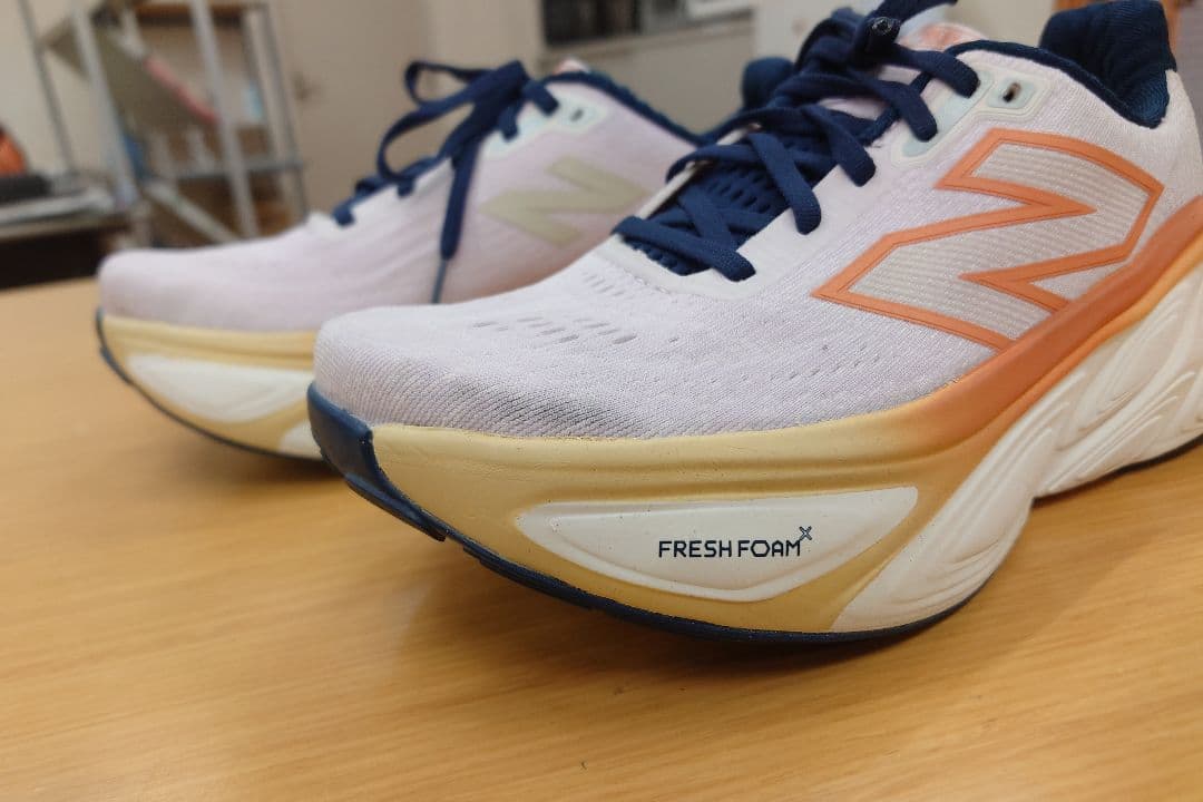 着用1回☆ニューバランス フレッシュフォーム 厚底ランニングシューズ 25cm