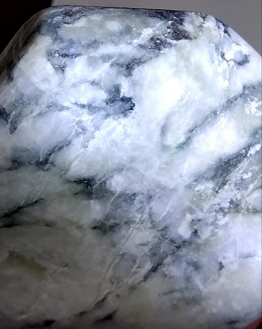 ★翡翠原石★糸魚川硬玉【横川・転石磨き470ｇ】