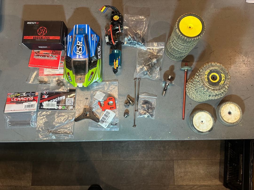 1/14スケール 電動RCカー 75KM/H 4WD