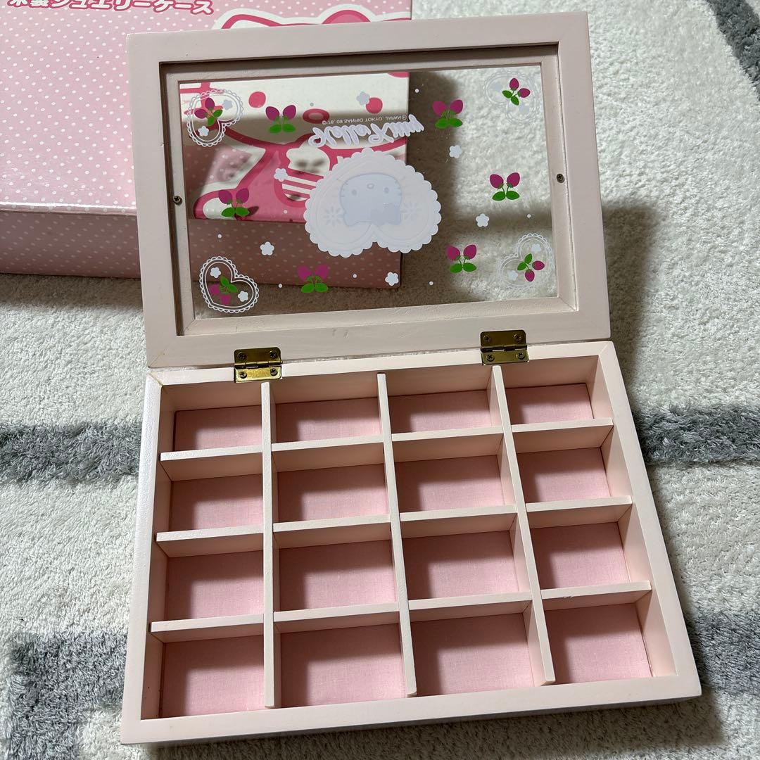 新品　ハローキティ　木製ジュエリーボックス