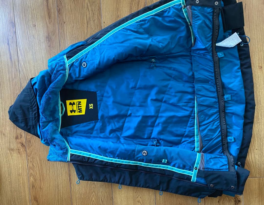 アンダーアーマー　スノーウェアジャケット