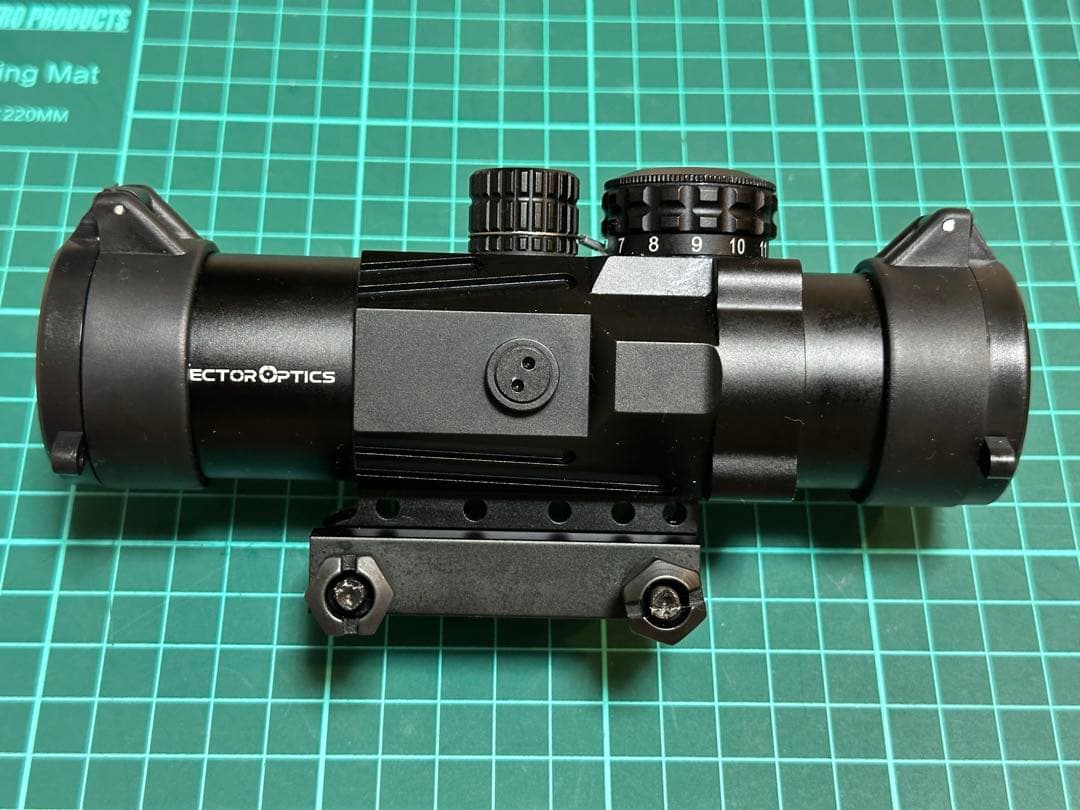 ベクターオプティクス　キャリポス3×32 前後バトラーキャップ追加