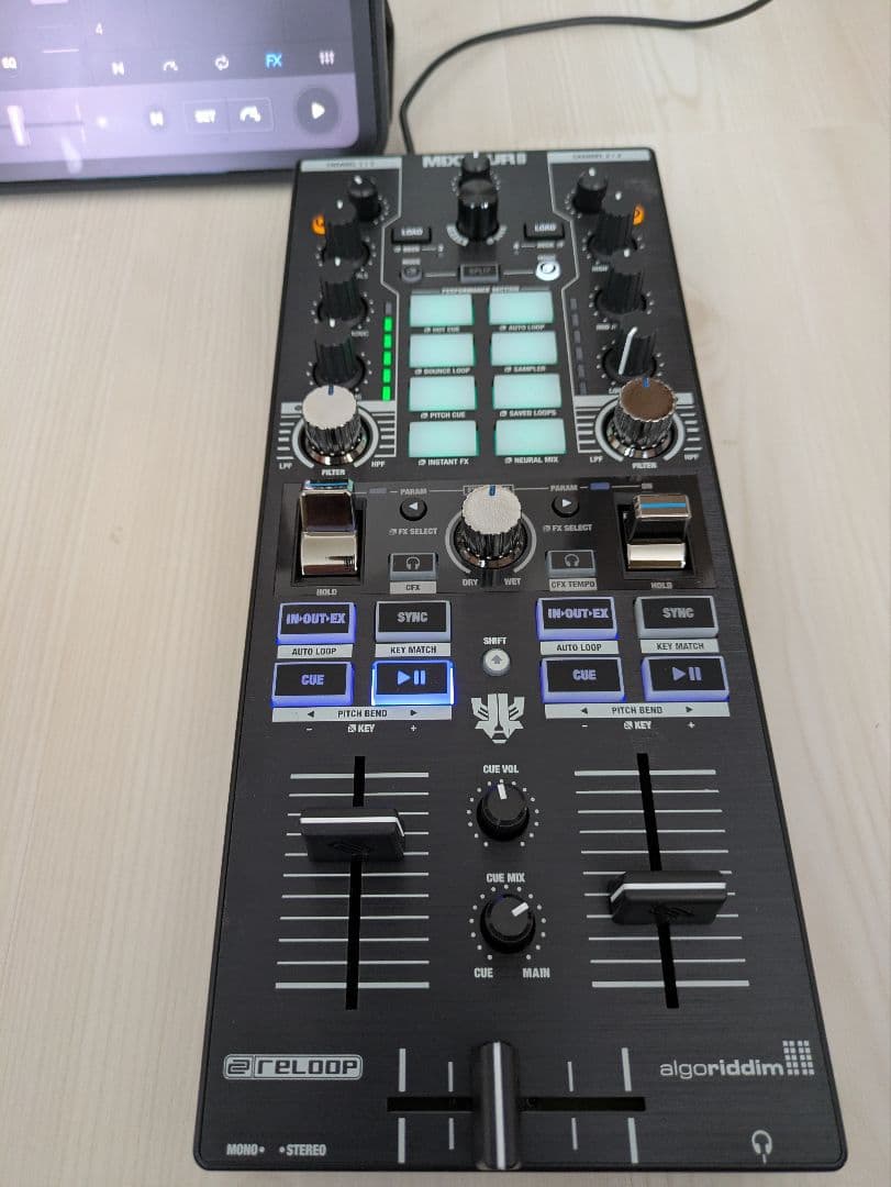 Reloop Mixtour pro DJコントローラー